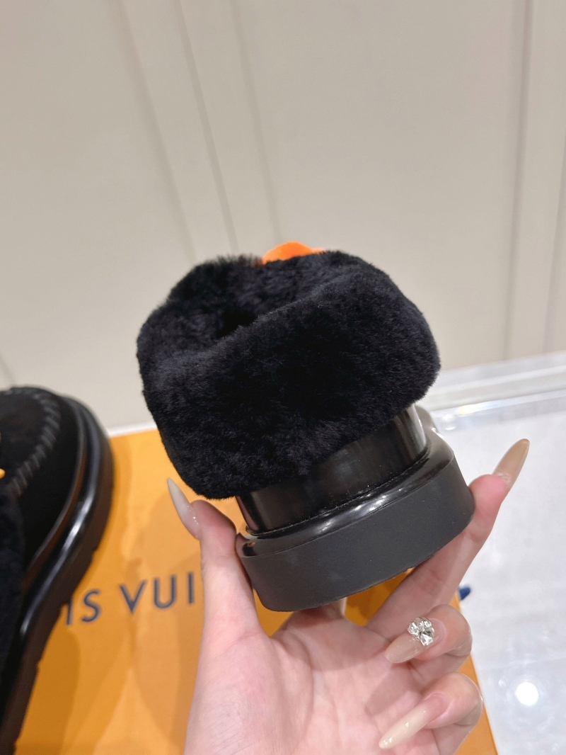 l0vis Vvtt0n slippers